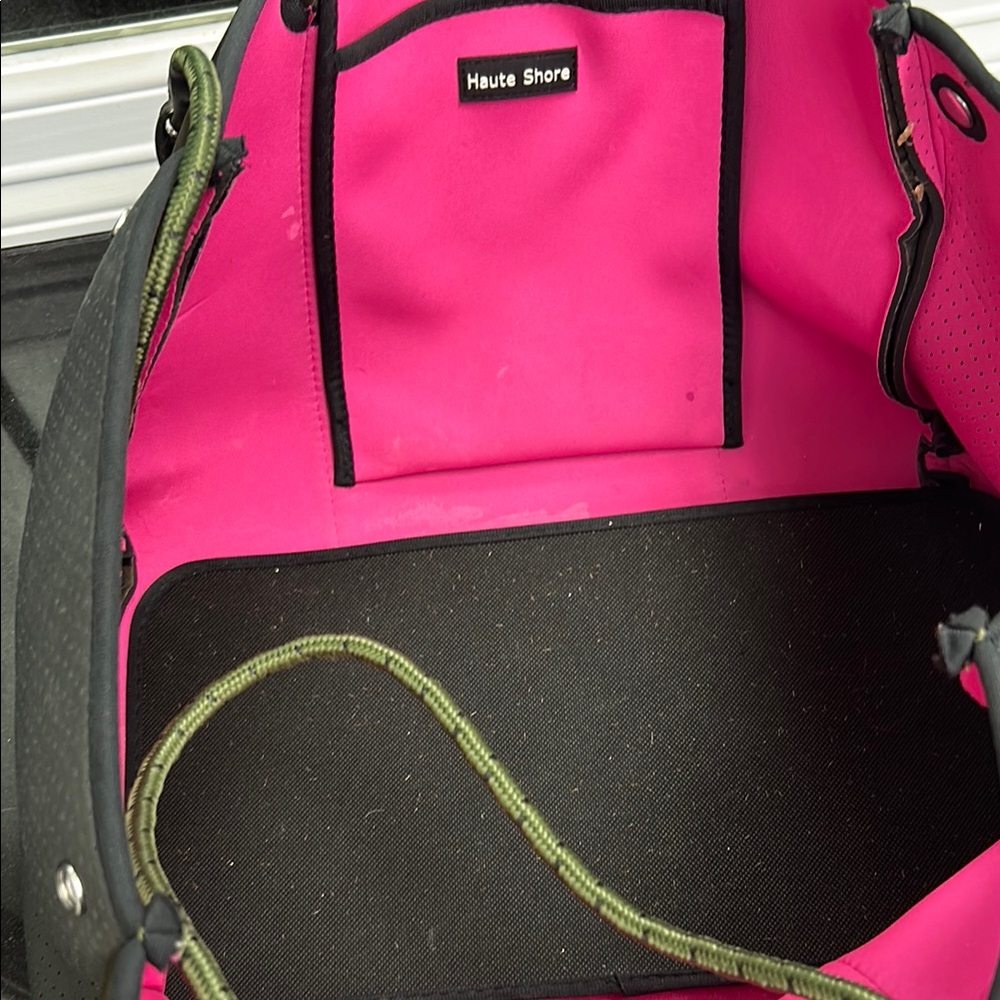 Stylish Camouflage Tote Bag with Pink Stripe - Picture 4 of 4